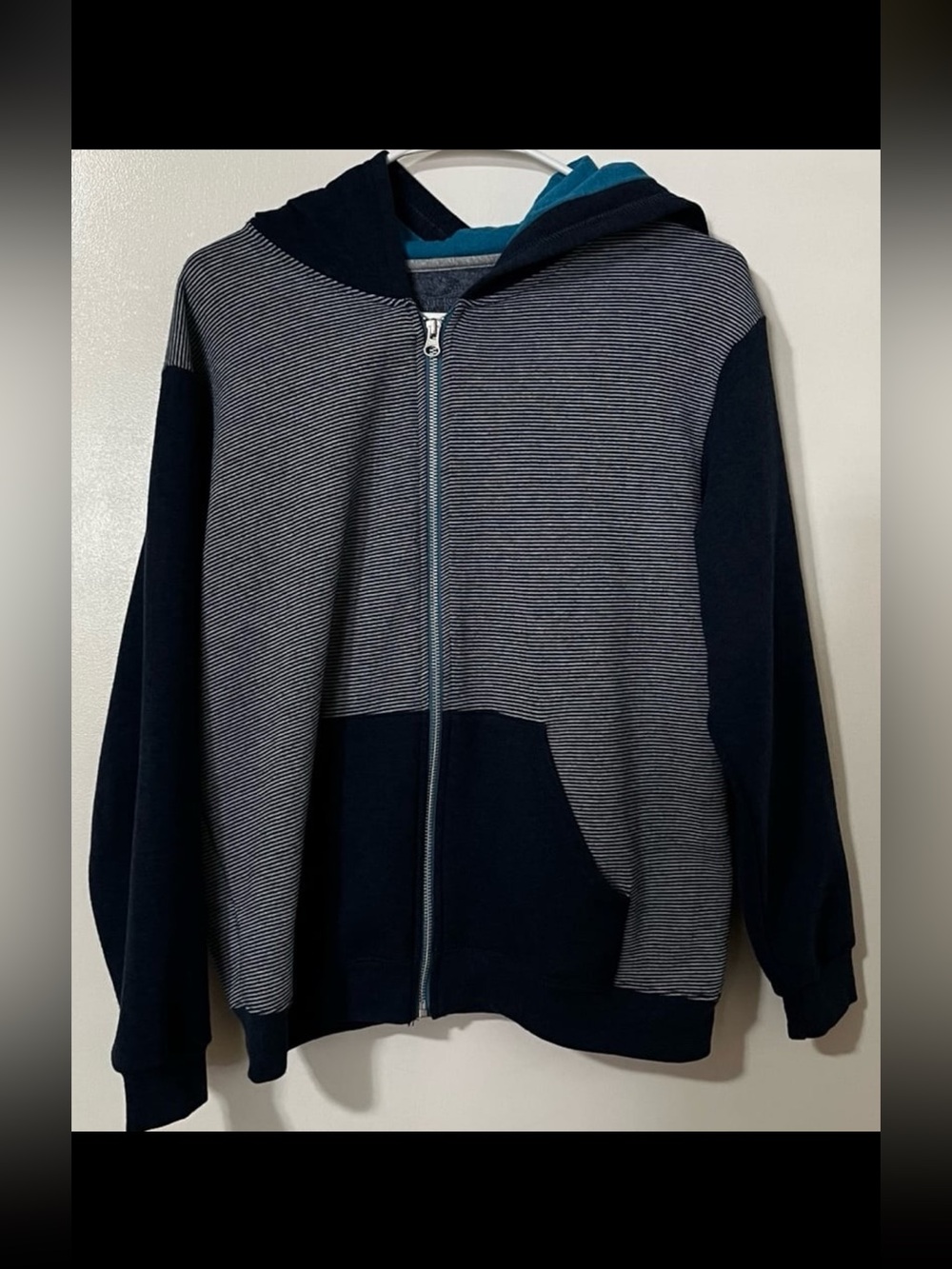 Fruit of the Loom Men's Black and Gray Striped Zip-Up Hoodie